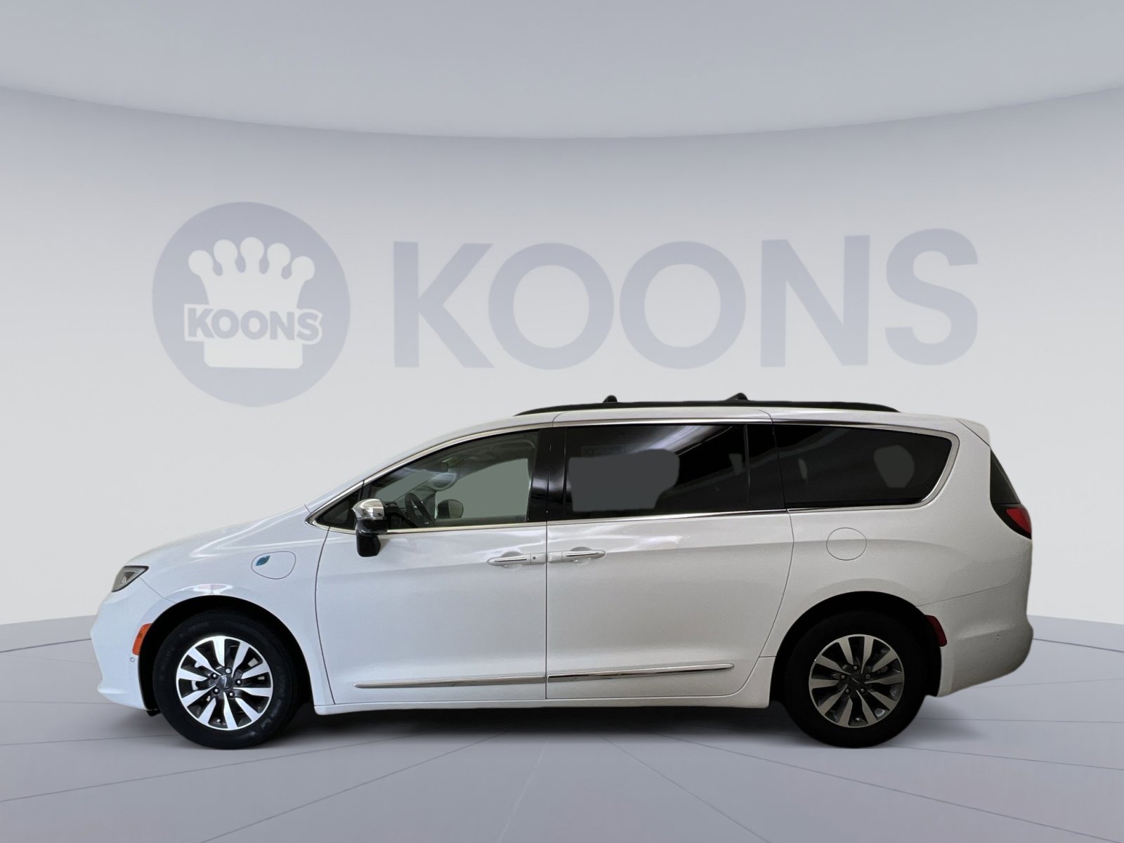 Used 2023 Chrysler Pacifica Limited image 2