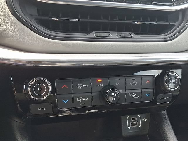 Used 2023 Jeep Compass Limited AWD/4WD image 16
