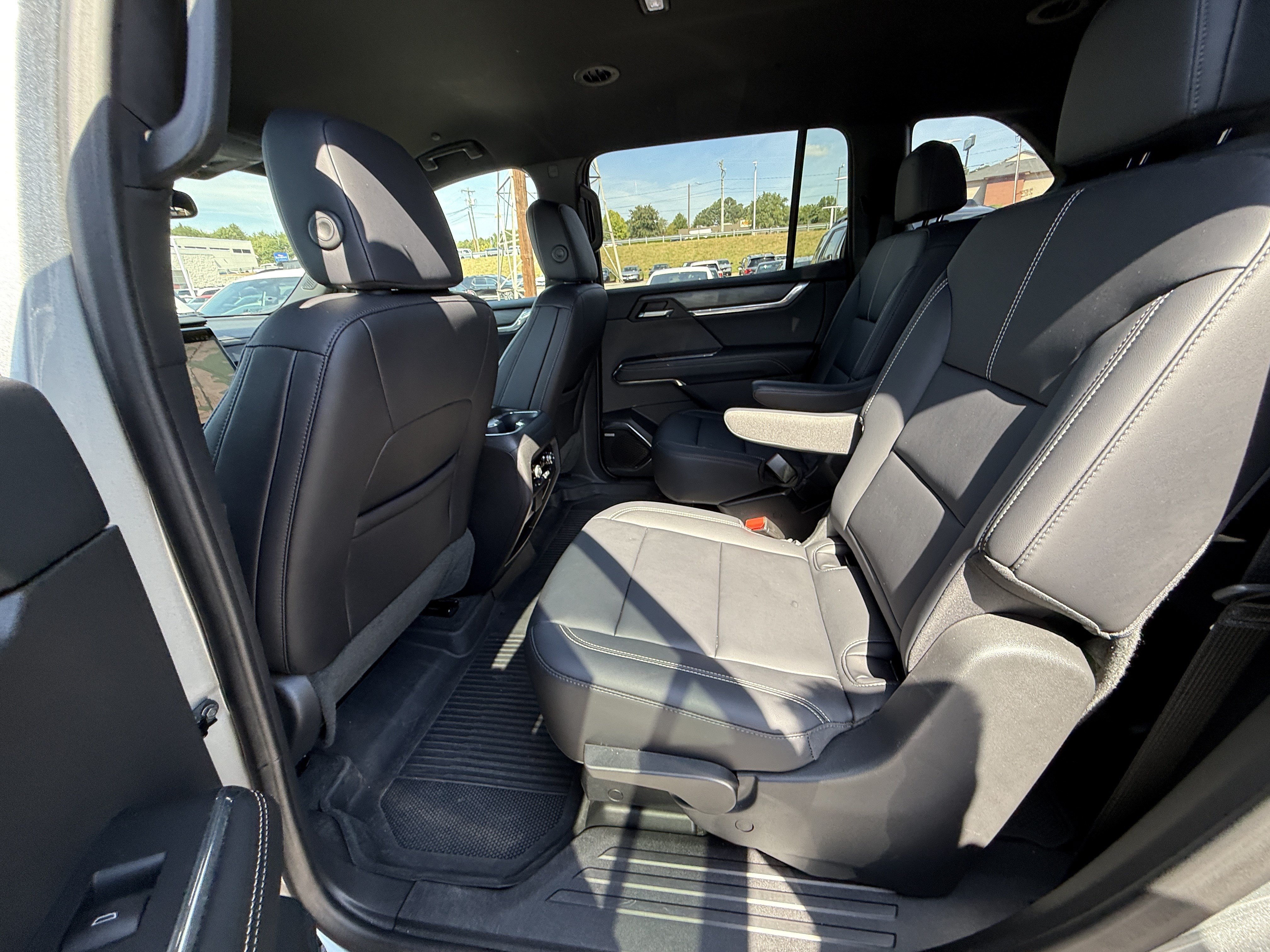 Used 2025 GMC Acadia Elevation w/ Elevation Premium Package FWD image 14