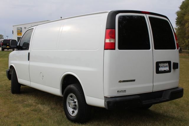 Used 2009 Chevrolet Express 2500 image 3