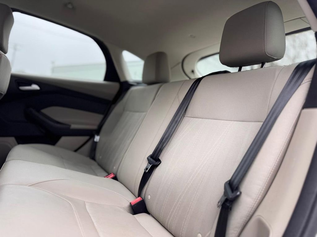 Used 2015 Ford Focus SE FWD image 20