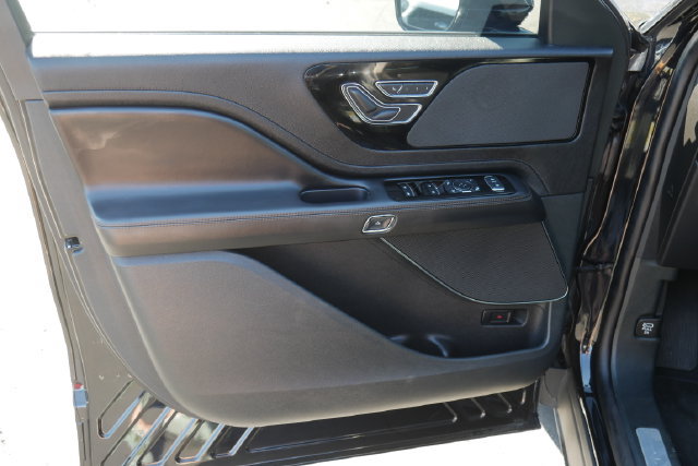 Used 2024 Lincoln Aviator AWD w/ Premium Package image 15