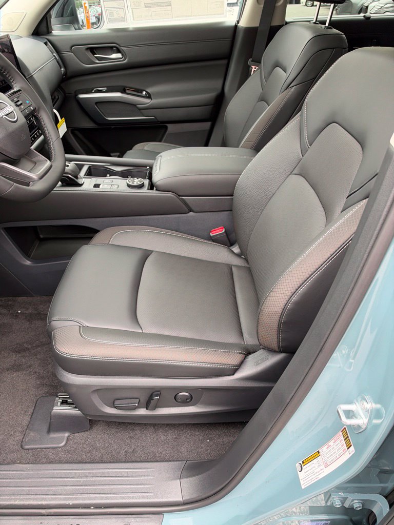 New 2026 Nissan Pathfinder SL w/ SL Premium Package AWD/4WD image 9