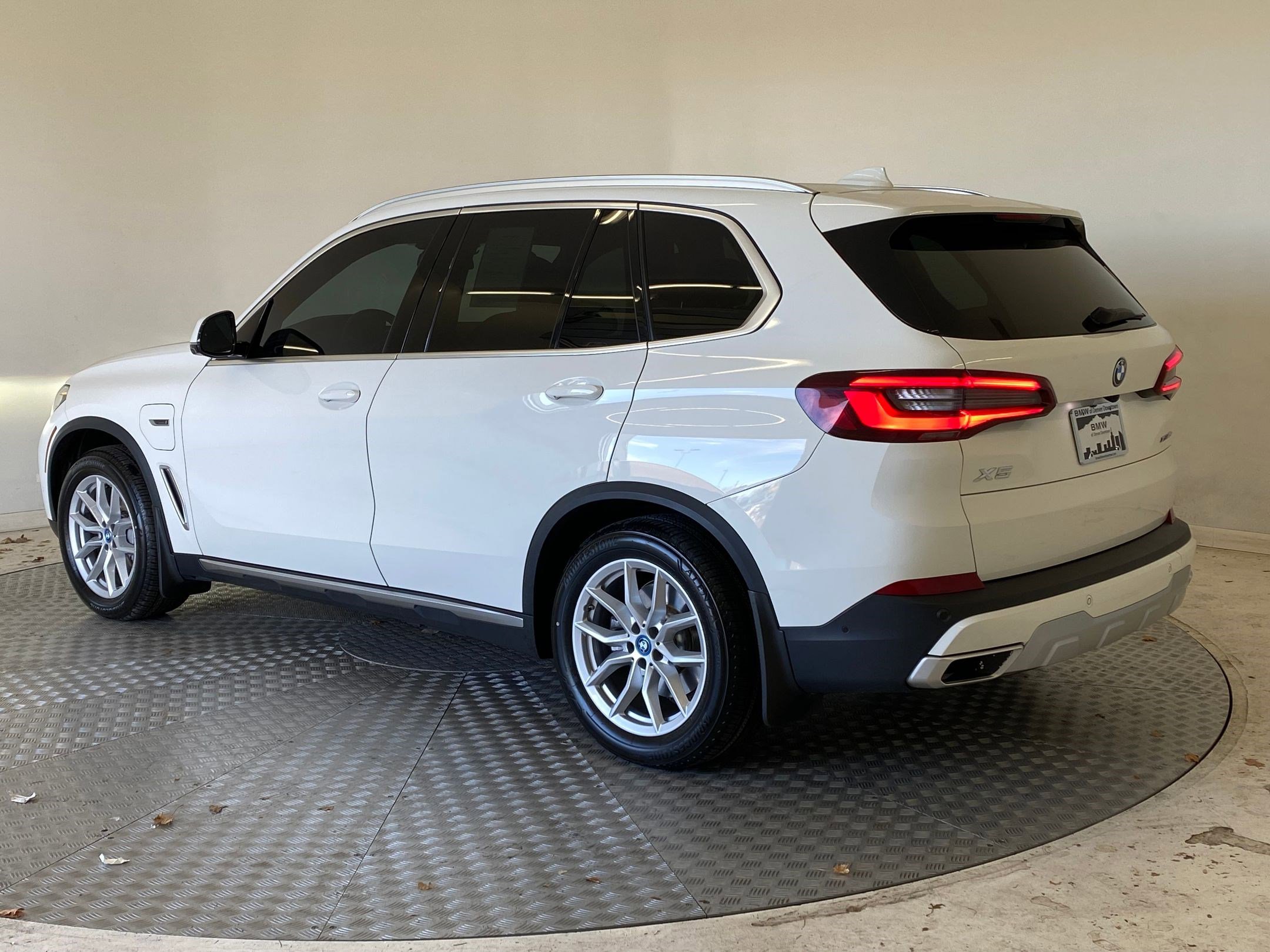 Certified 2022 BMW X5 xDrive45e image 3
