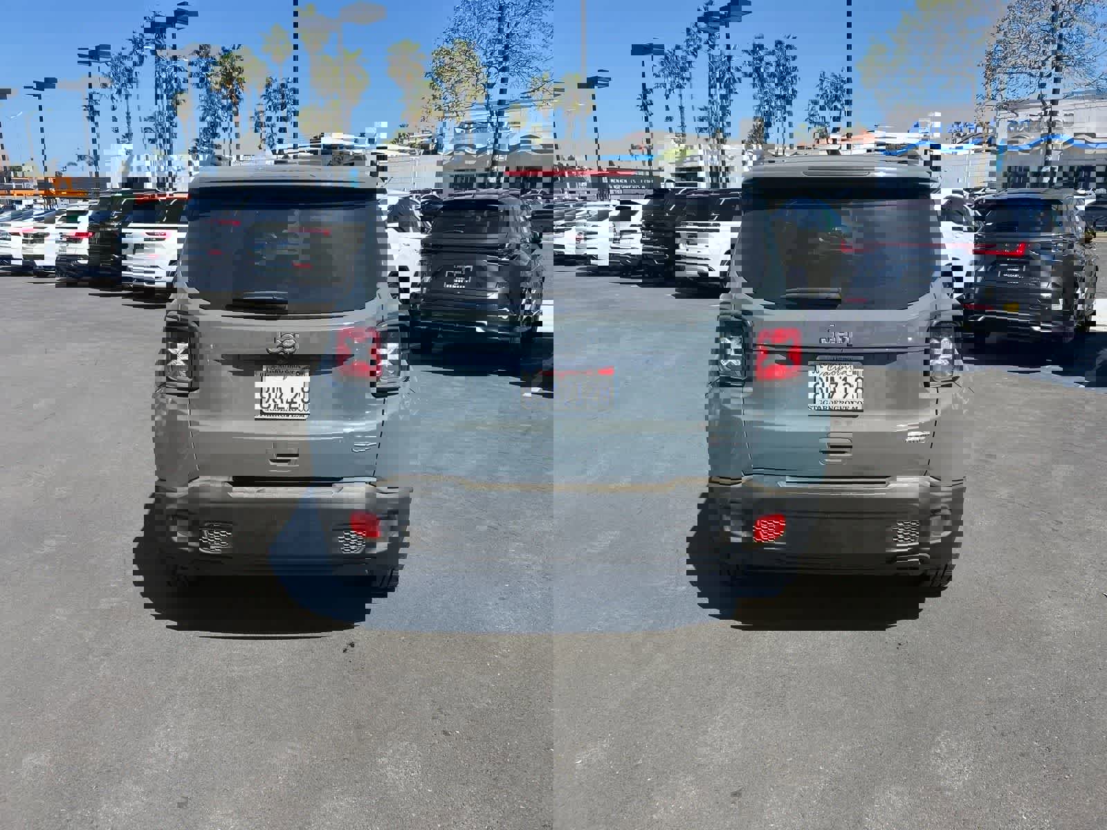 Used 2018 Jeep Renegade Latitude image 6