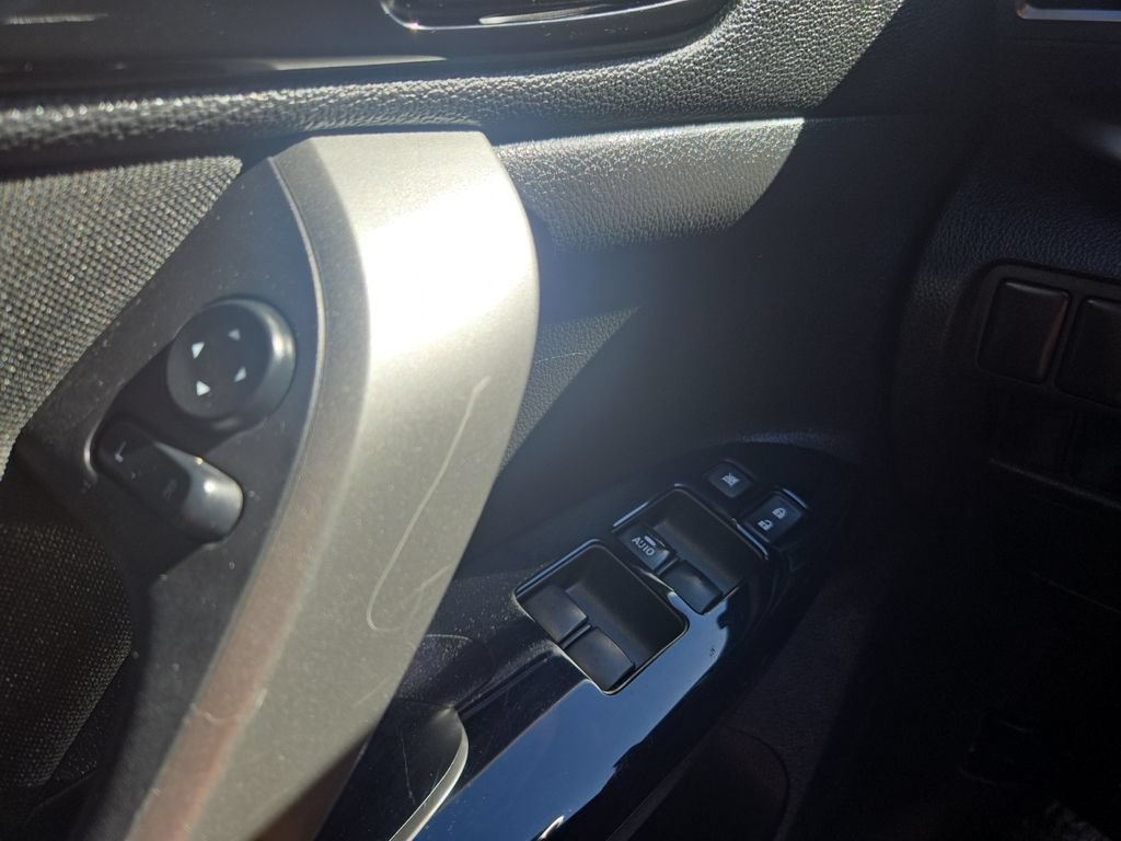 Used 2020 Mitsubishi Eclipse Cross LE FWD image 21
