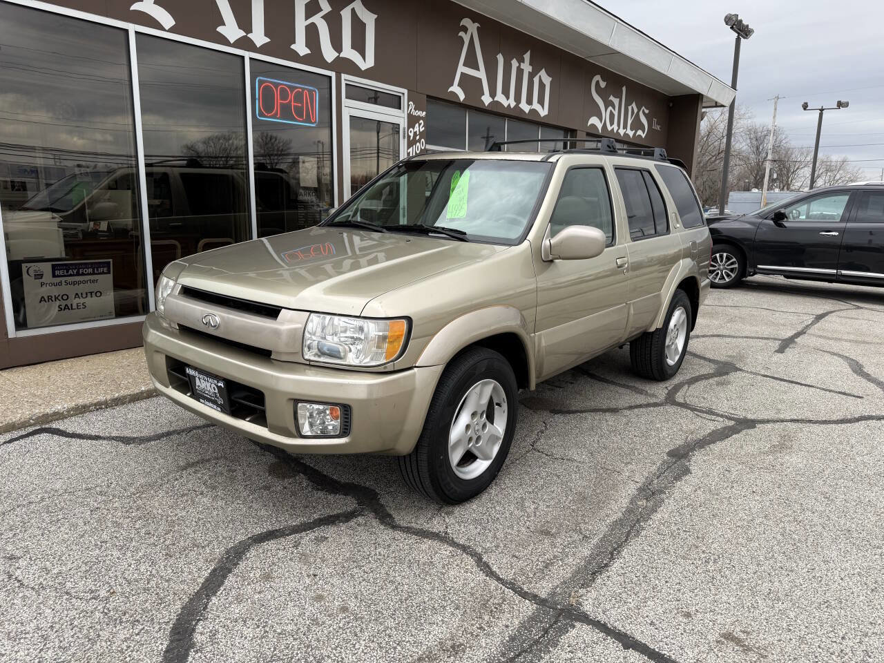Used 2002 INFINITI QX4 4WD w/ (X03) Heated Seats Pkg image 2