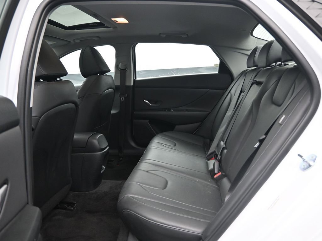 Certified 2025 Hyundai Elantra Limited FWD image 30