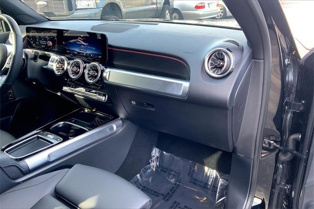 Used 2025 Mercedes-Benz GLB 250 4MATIC image 15