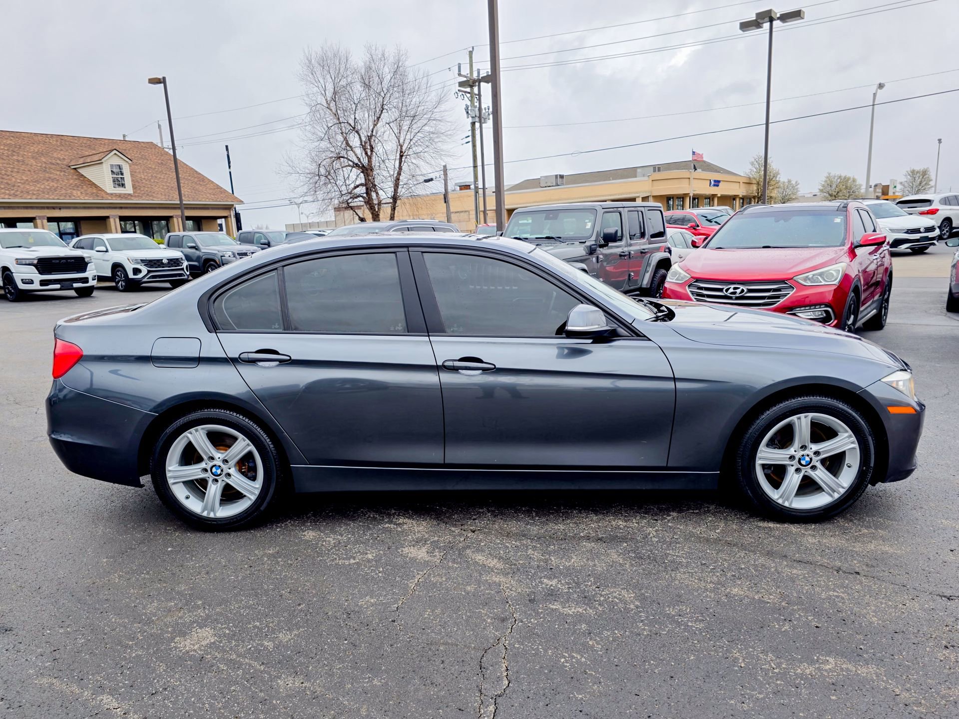 Used 2014 BMW 320i xDrive Sedan image 16