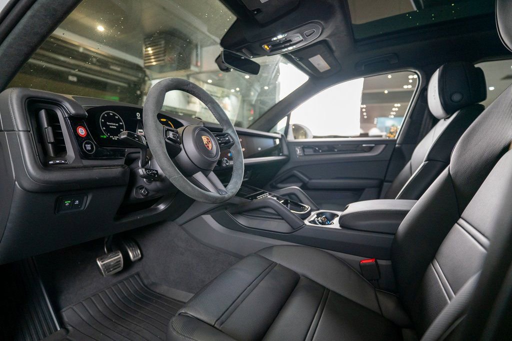 New 2026 Porsche Cayenne GTS AWD/4WD image 4