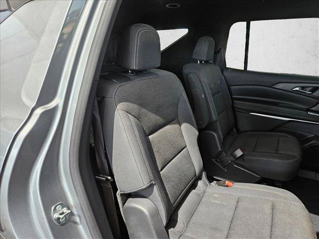 Used 2024 Chevrolet Traverse LT FWD image 17