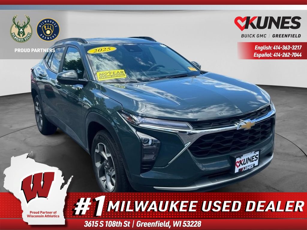 Used 2025 Chevrolet Trax LT FWD image 1