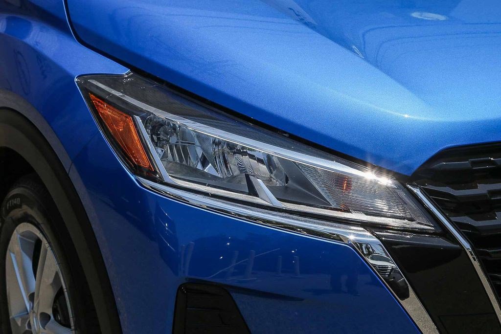 New 2025 Nissan Kicks Play S image 4