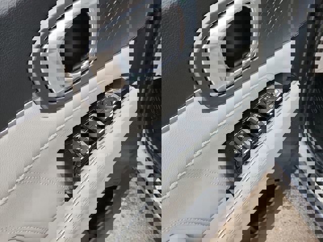 Used 2023 Kia Sorento SX image 24