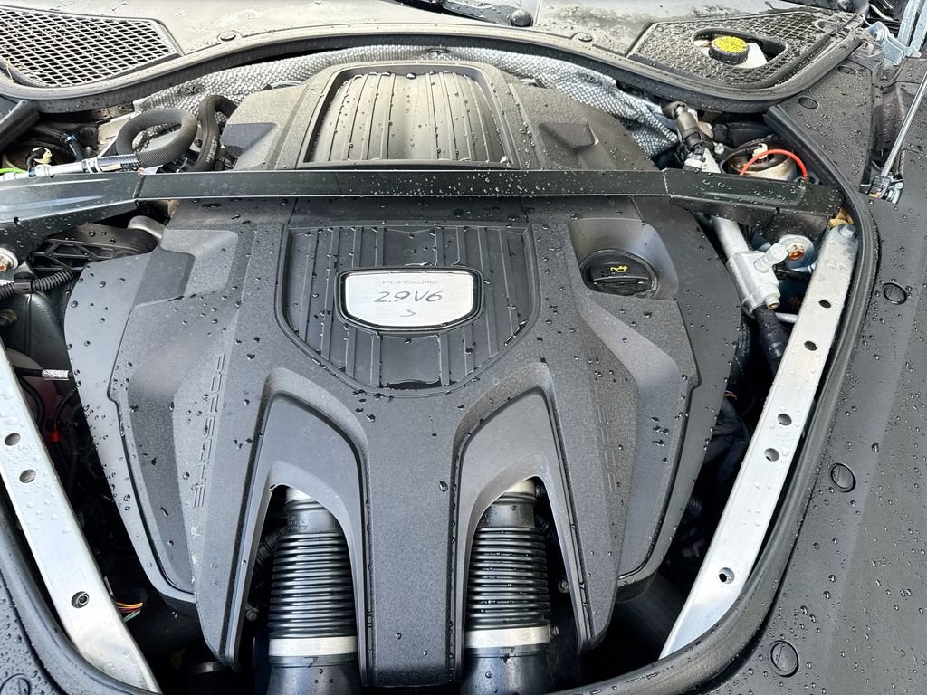 Used 2018 Porsche Panamera 4S image 33
