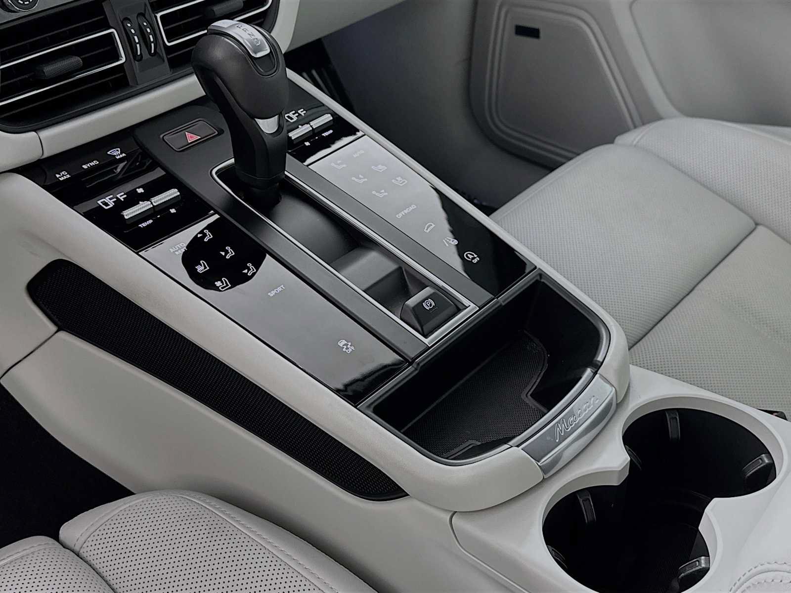 Certified 2026 Porsche Macan AWD/4WD image 20