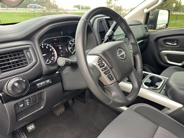 Used 2024 Nissan Titan SV w/ SV Convenience Package RWD image 16