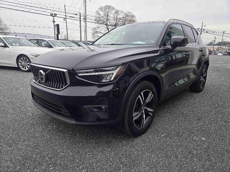 Used 2023 Volvo XC40 B5 Plus image 7