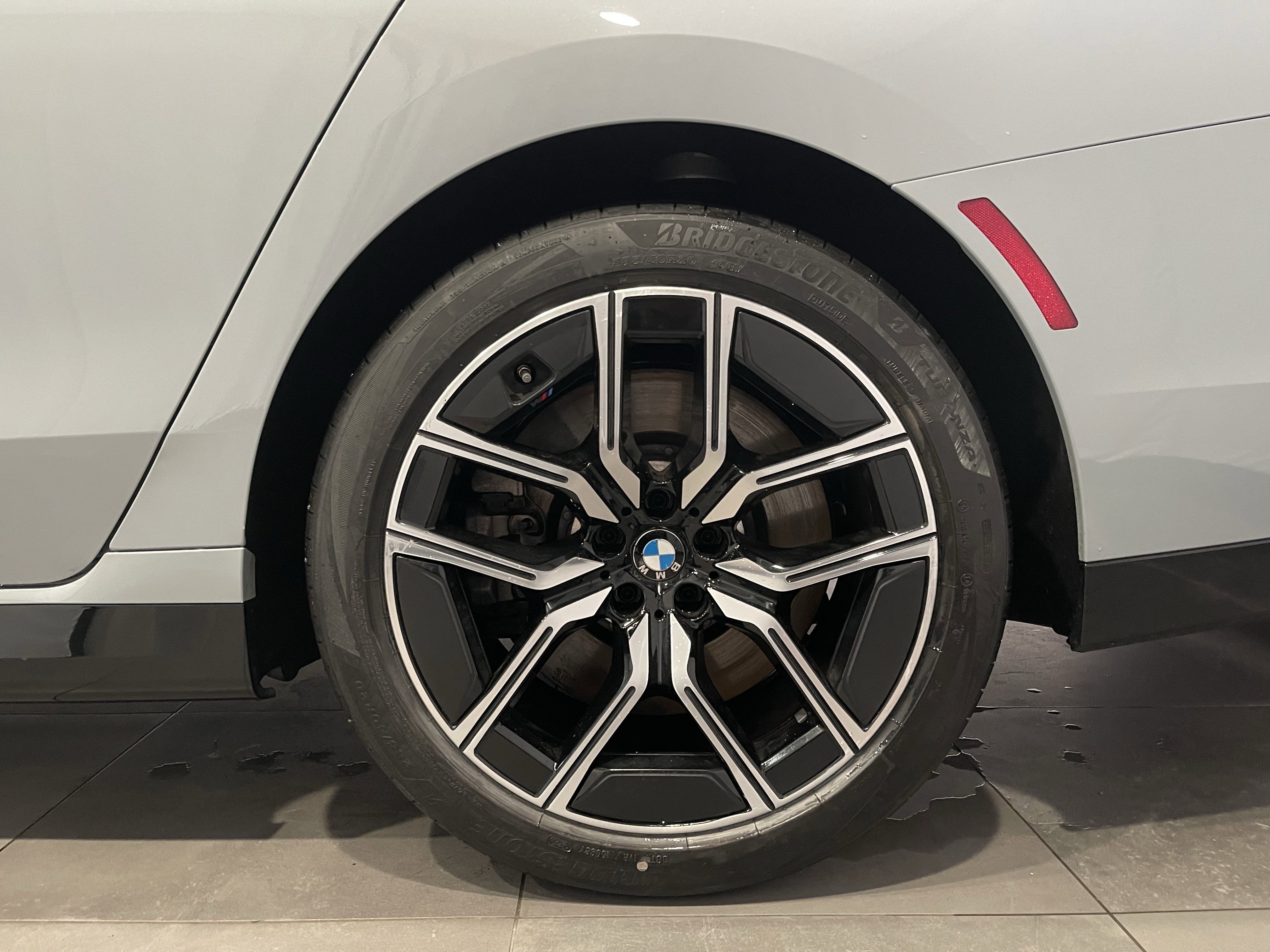 Certified 2024 BMW 760i xDrive w/ Premium Package 2 AWD/4WD image 8