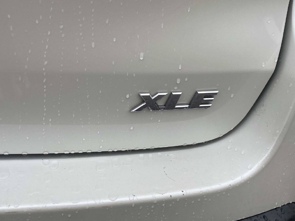 Used 2018 Toyota Highlander XLE FWD image 6