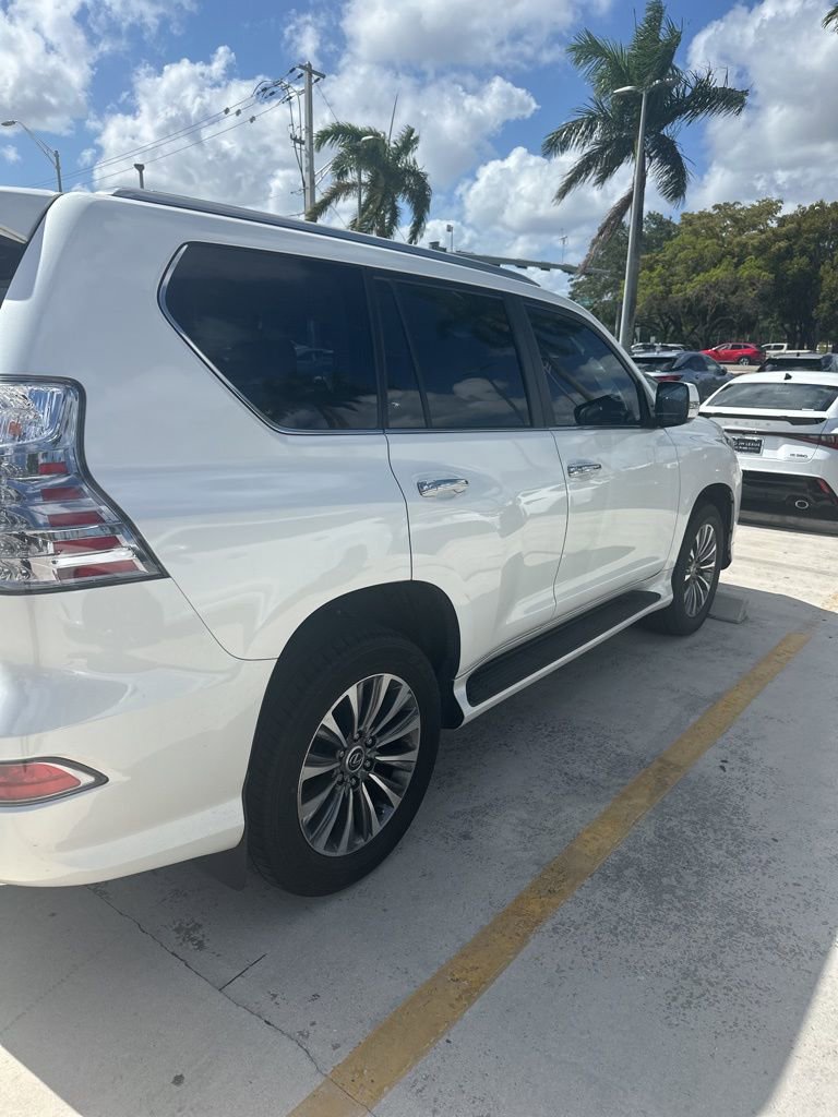 Used 2023 Lexus GX 460 Luxury w/ Accessory Package image 4