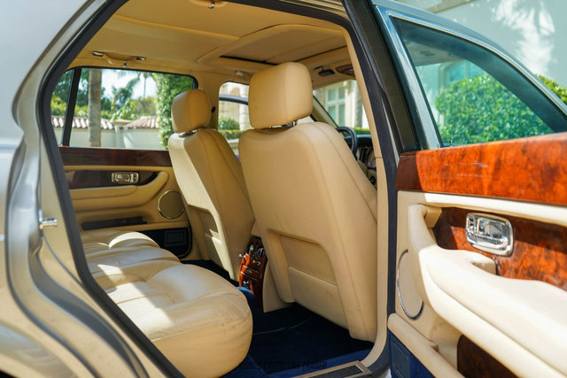 Used 2003 Bentley Arnage R image 55