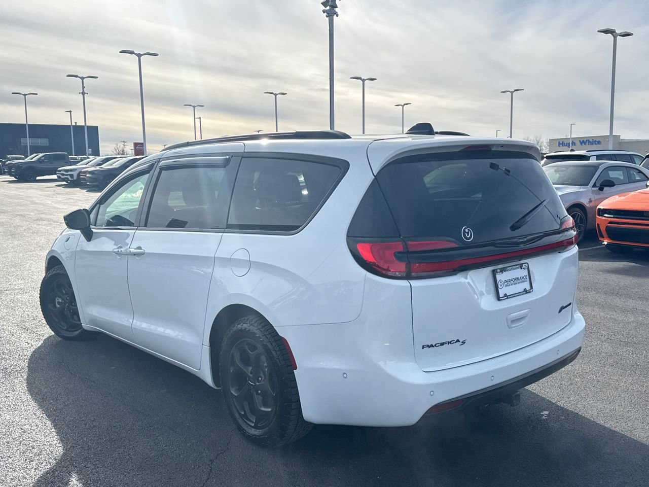 Used 2024 Chrysler Pacifica Premium image 5