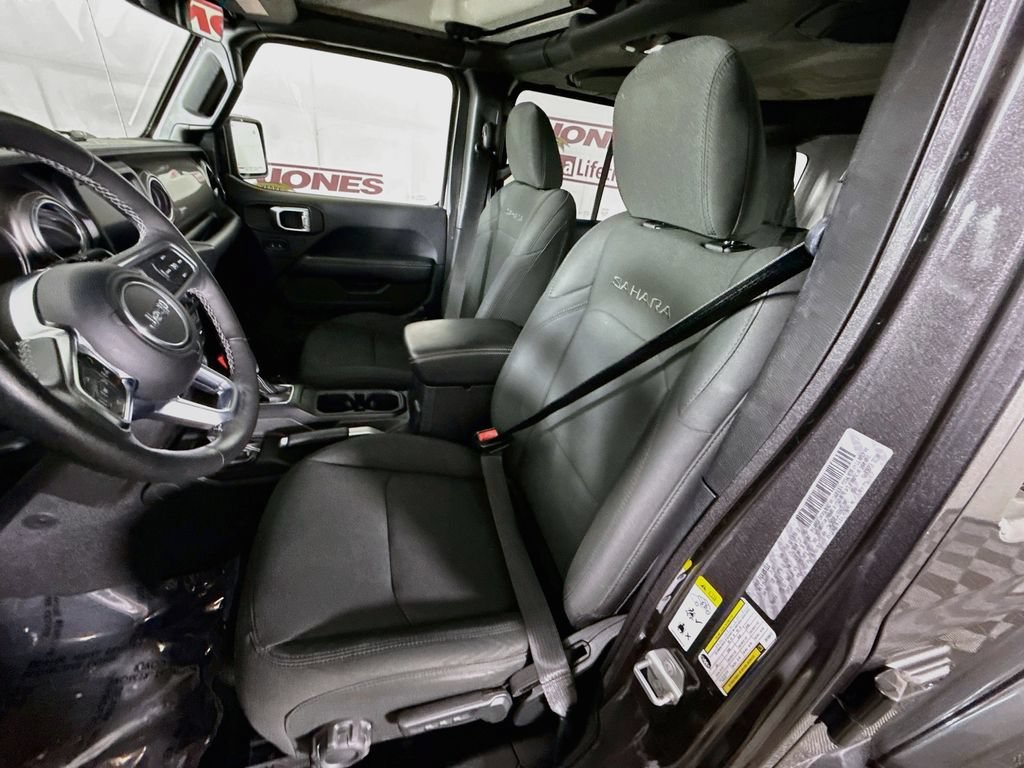 Used 2018 Jeep Wrangler Unlimited Sahara AWD/4WD image 25