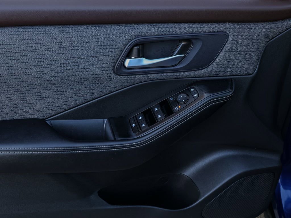 Used 2023 Nissan Rogue SV image 24