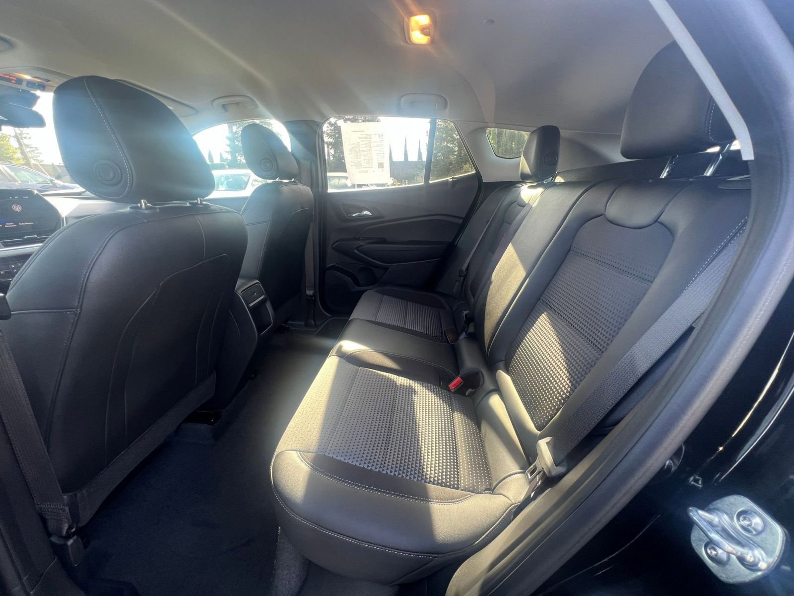 Used 2025 Chevrolet Trax LT image 25