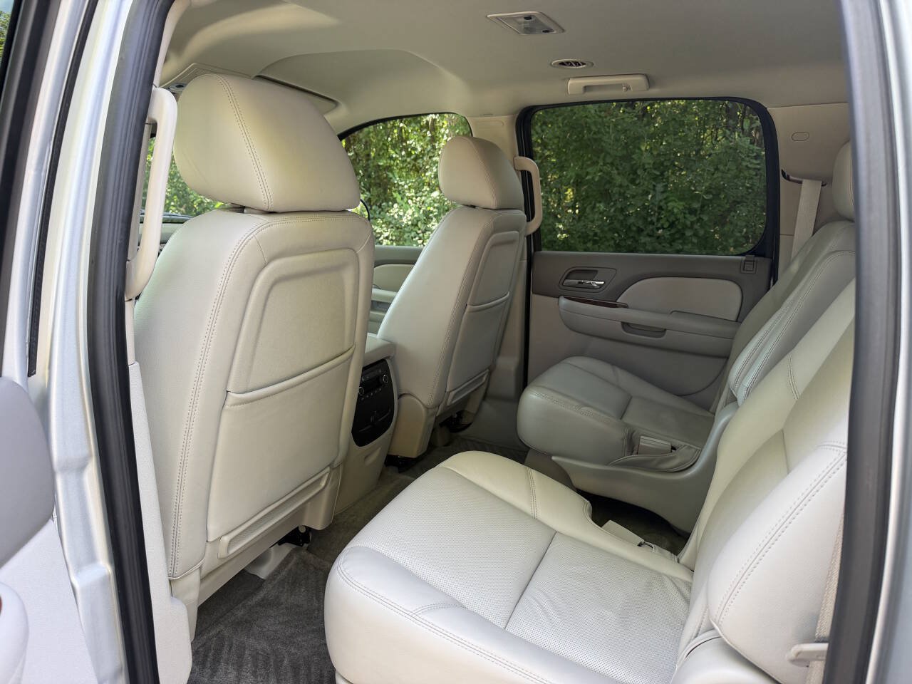 Used 2012 Chevrolet Suburban LTZ AWD/4WD image 11