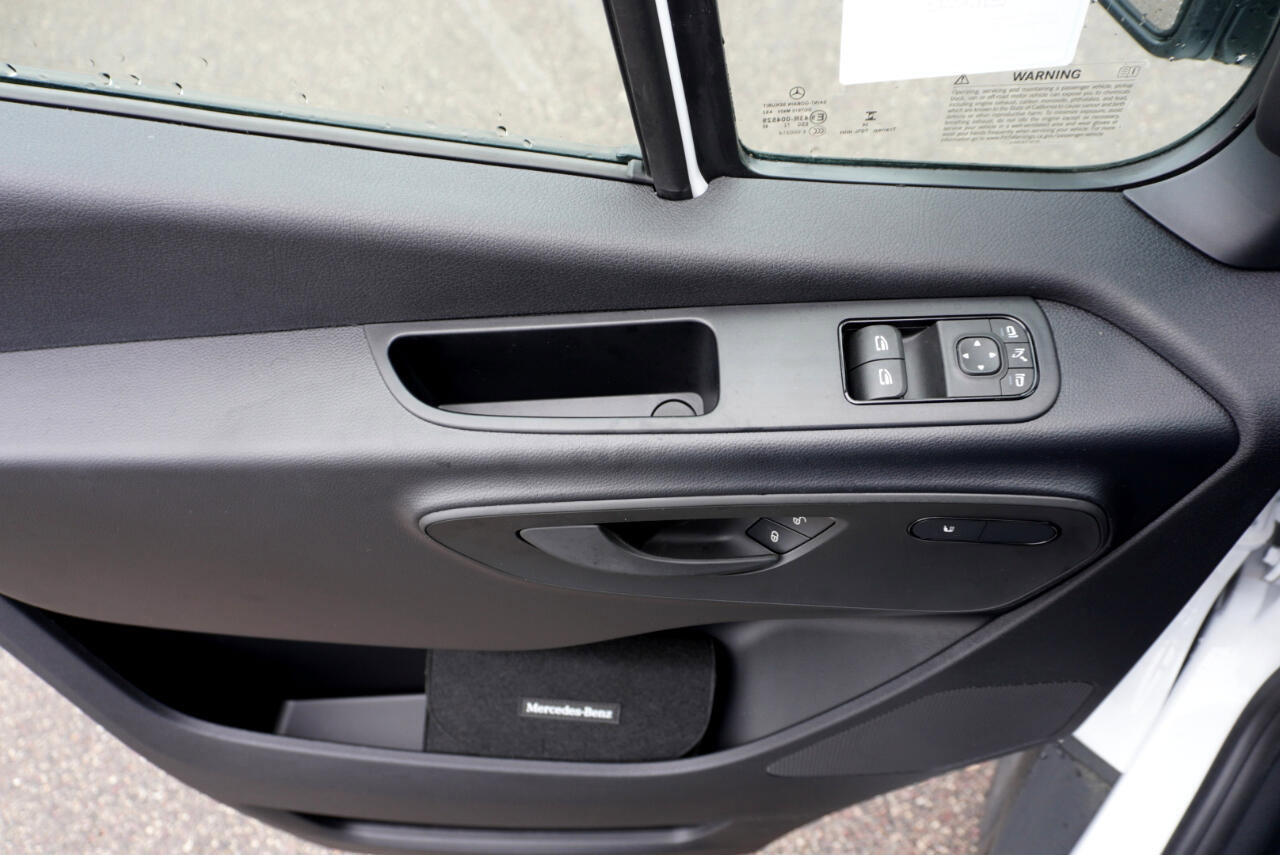 Used 2025 Mercedes-Benz Sprinter 2500 image 9