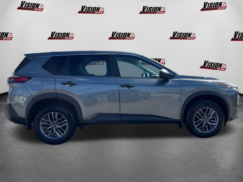 Used 2023 Nissan Rogue S image 4