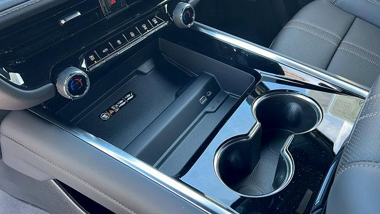 New 2026 Chevrolet Suburban High Country image 27