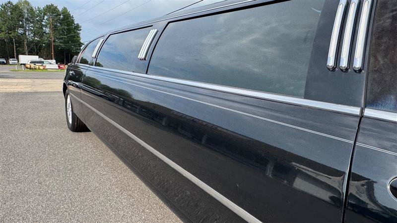 Used 2008 Lincoln Town Car Executive RWD image 29