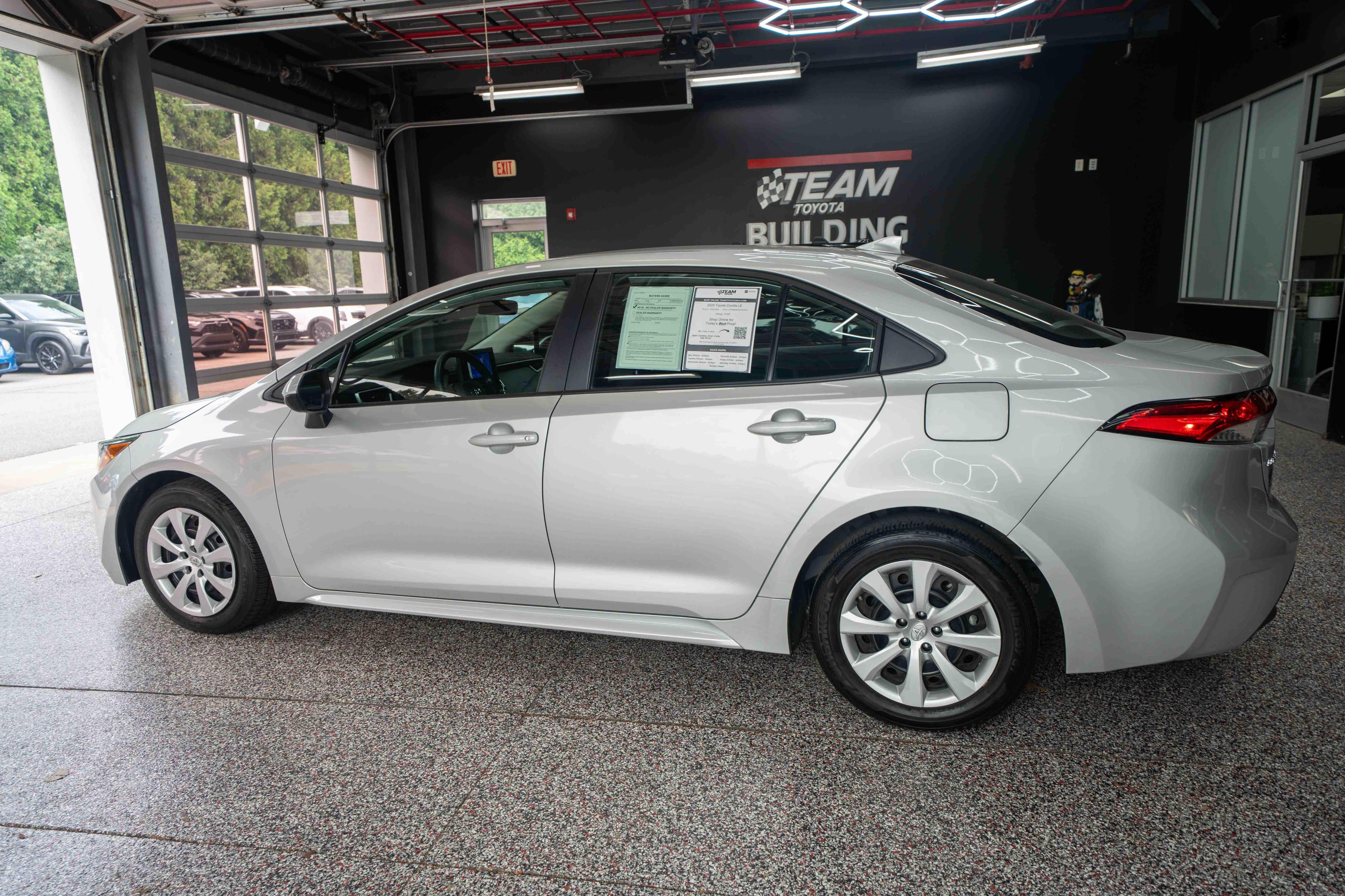 Used 2025 Toyota Corolla LE FWD image 2