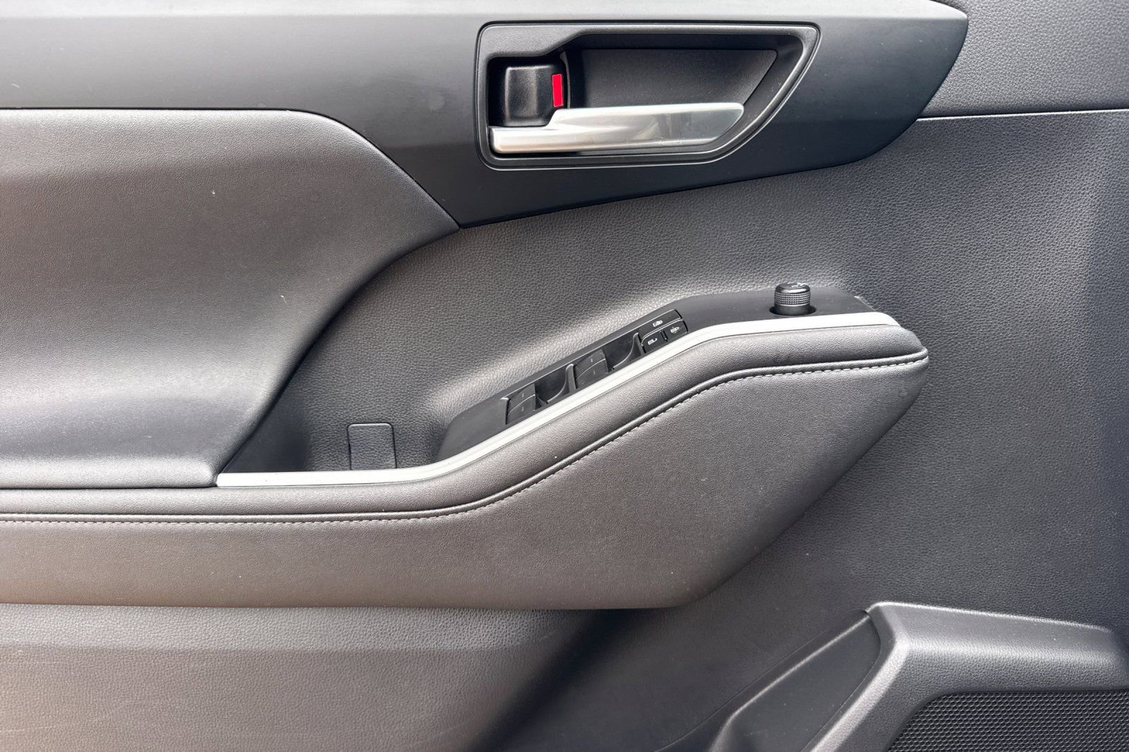 Used 2023 Toyota Highlander XLE image 13