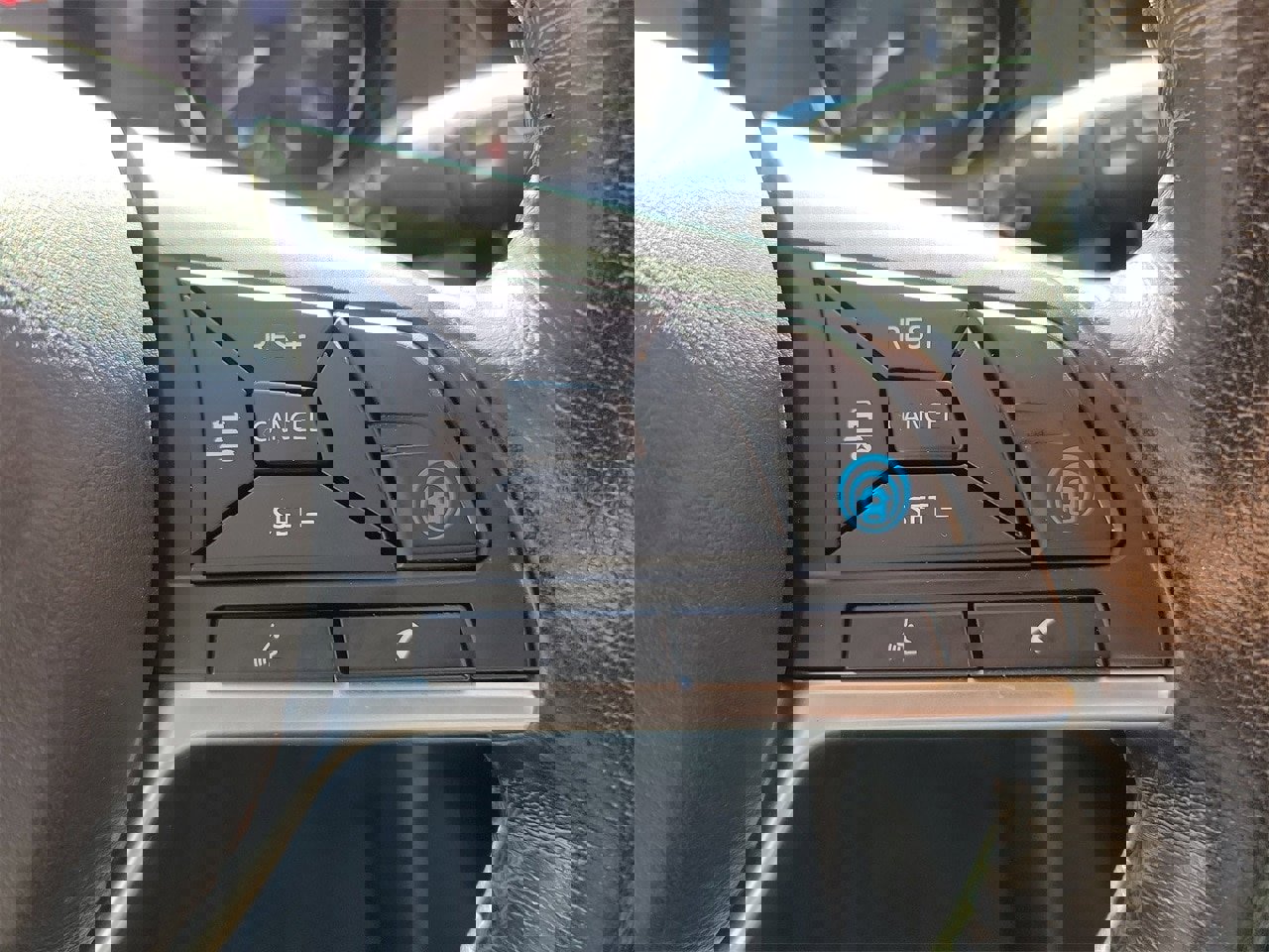 Used 2018 Nissan Rogue SL w/ Premium Package image 21