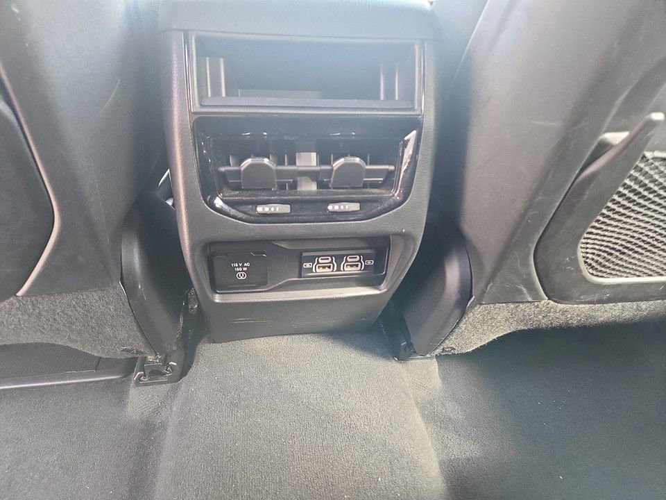 Used 2025 Jeep Grand Cherokee Altitude AWD/4WD image 31