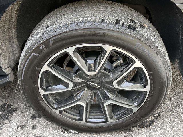 Used 2025 Chevrolet Suburban RST w/ Sun And Tow Package image 7