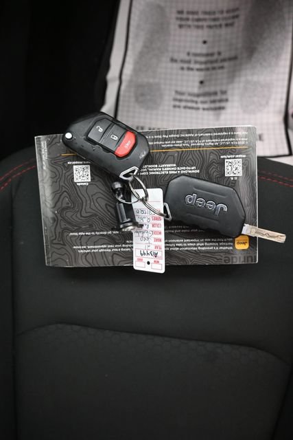 Used 2021 Jeep Gladiator Rubicon w/ LED Lighting Group AWD/4WD image 9