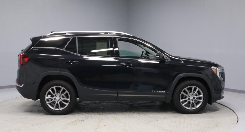 Used 2022 GMC Terrain SLT w/ LPO, Floor Liner Package image 11