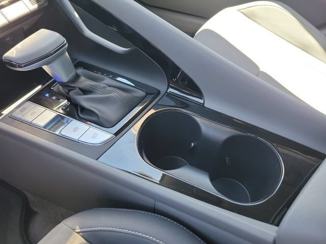 Certified 2025 Hyundai Elantra SEL FWD image 16