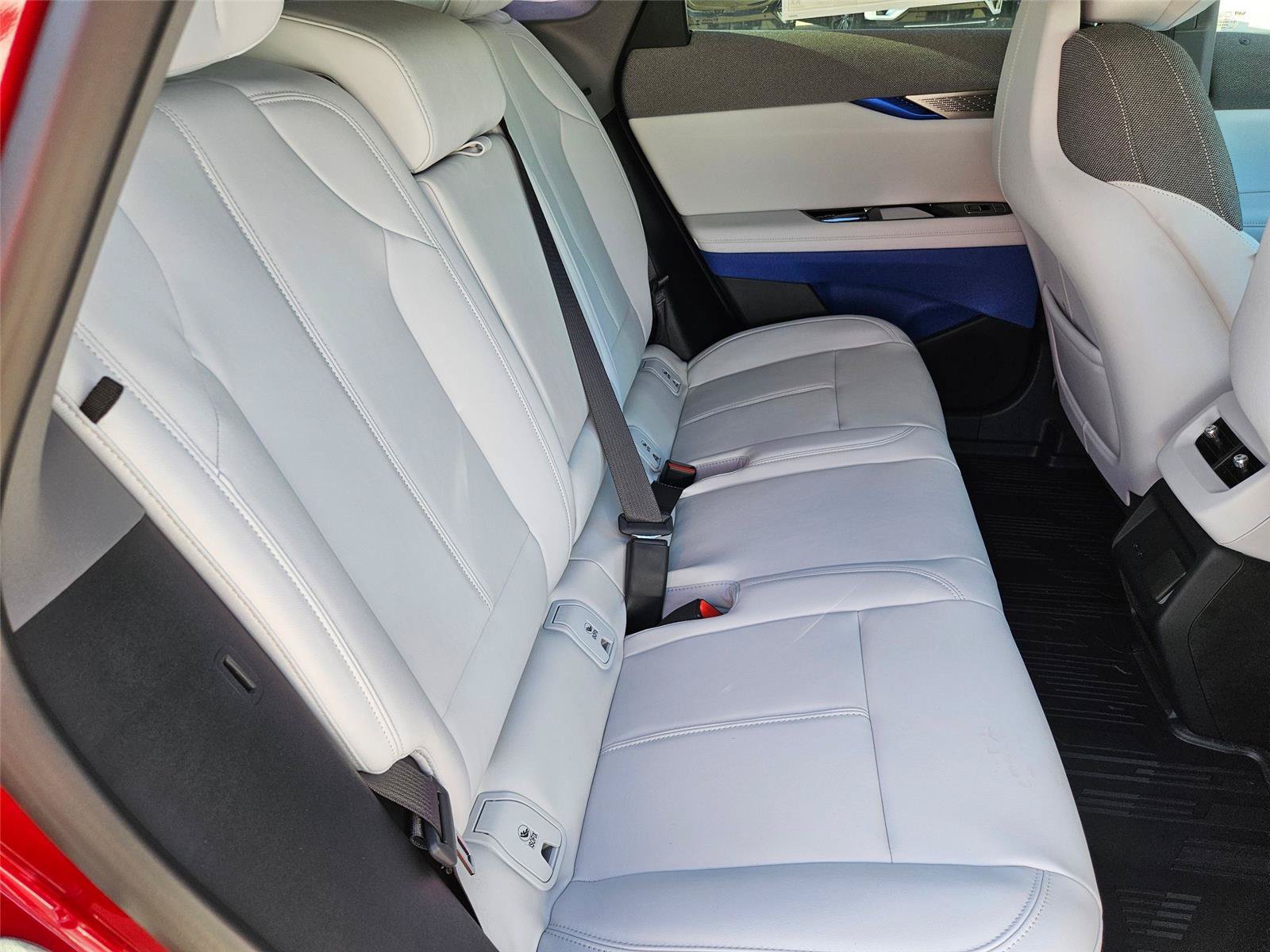 New 2026 Cadillac Optiq Sport 1 w/ LPO, Floor Liner Package AWD/4WD image 28