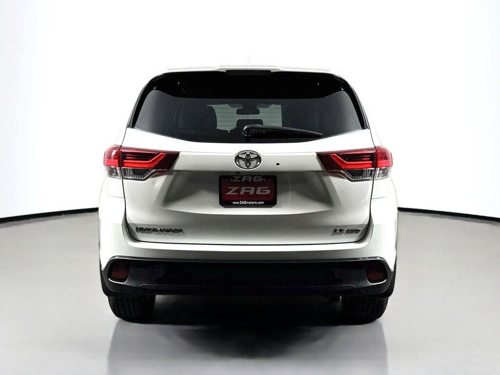 Used 2019 Toyota Highlander Plus AWD/4WD image 4