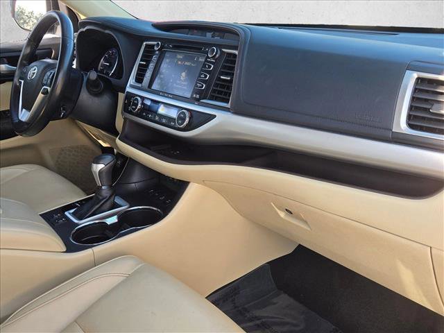 Used 2017 Toyota Highlander XLE image 23