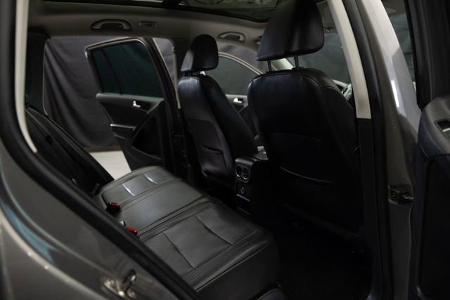 Used 2011 Volkswagen Tiguan SEL AWD/4WD image 16