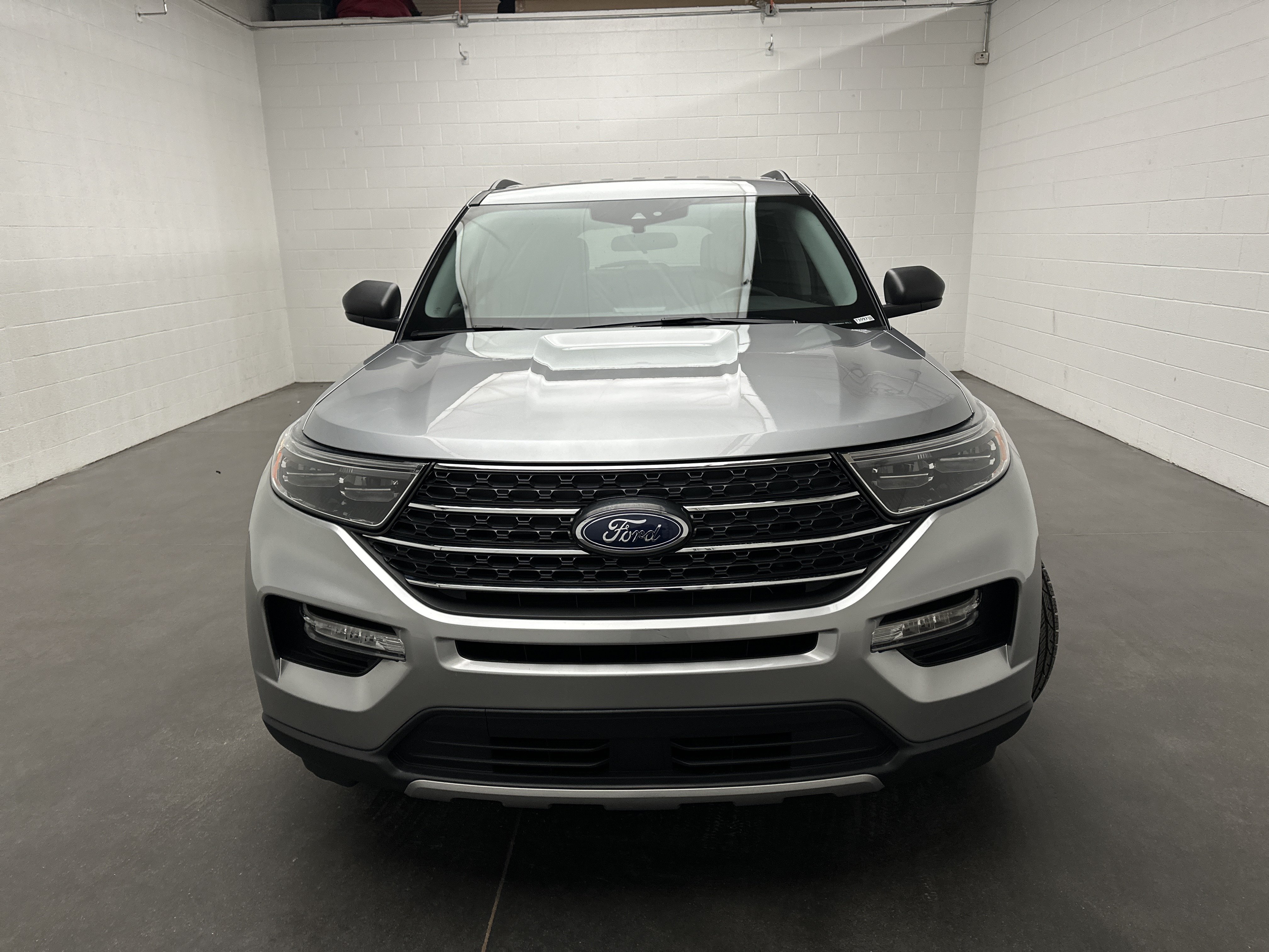 Used 2023 Ford Explorer XLT w/ Equipment Group 202A AWD/4WD image 3