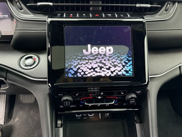 Used 2025 Jeep Grand Cherokee L Altitude image 14